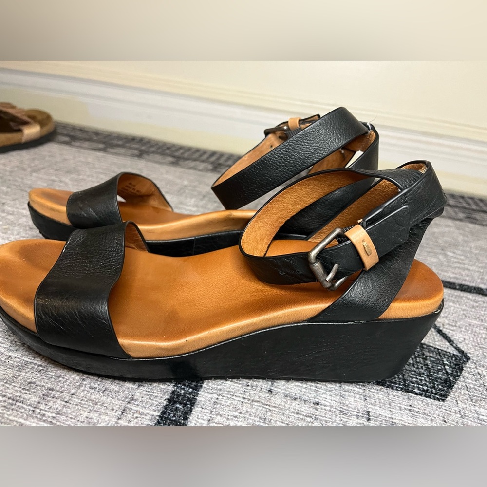 Black leather wedge sandals Kenneth Cole